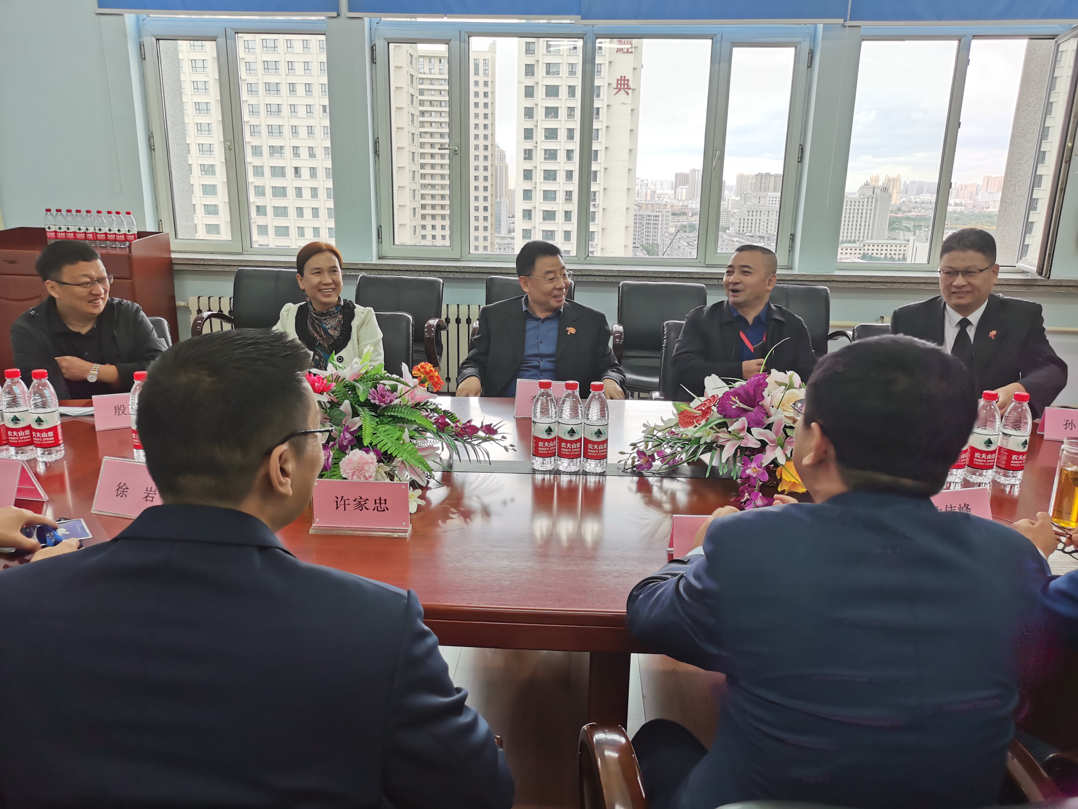 我校郑云辉校长应邀参加哈尔滨理工大学70周年校庆并就工业机器人项目与自动化学院专家深度交流(图8) 我校郑云辉校长应邀参加哈尔滨理工大学70周年校庆并就工业机器人项目与自动化学院专家深度交流(图8)