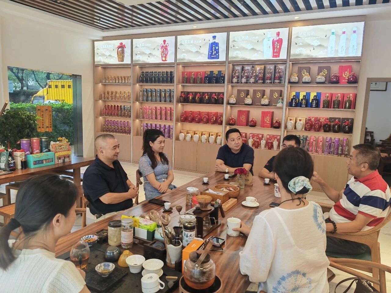 【学员走访】台商老板的一个决定,让酒厂员工集体 "上网":一朵马兰花,开进了金门皇家酒厂(图3) 【学员走访】台商老板的一个决定,让酒厂员工集体 "上网":一朵马兰花,开进了金门皇家酒厂(图3)